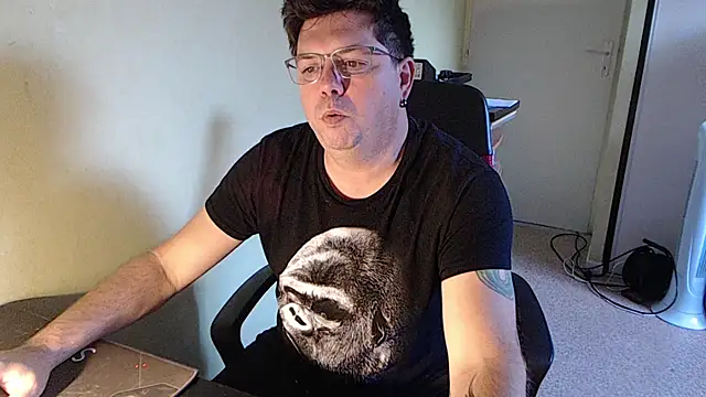 blueandwhite1 online show from October 2025 07:17:01 AM