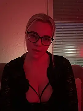 ItsLxsa online show from May 2026 08:06:02 PM