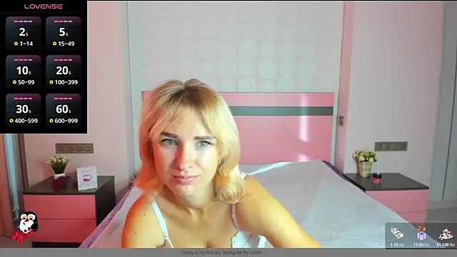 Snapshot of MeryMidnight chatting on September 2025 05:40:01 AM MeryMidnight online show from September 2025 05:40:01 AM