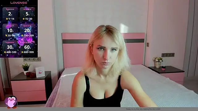 Snapshot of MeryMidnight chatting on September 2025 05:42:01 AM MeryMidnight online show from September 2025 05:42:01 AM