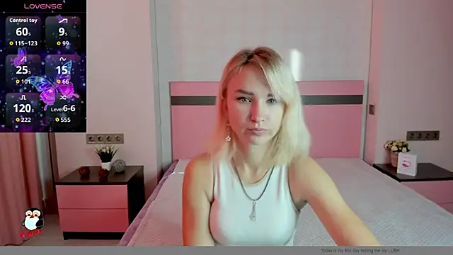 Snapshot of MeryMidnight chatting on September 2025 05:43:02 AM MeryMidnight online show from September 2025 05:43:02 AM