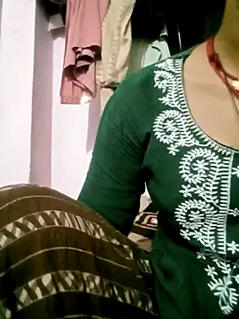 Hot-yuo84 online show from October 2025 06:16:02 PM