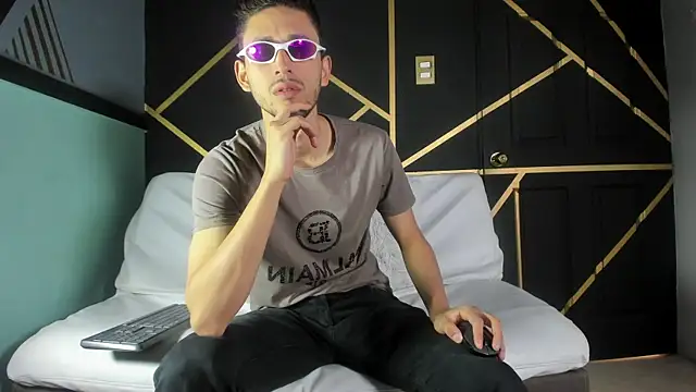 logan rogers  online show from October 2025 01:08:02 PM