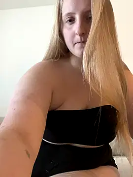 Snapshot of young_hailey chatting on October 2025 07:55:02 AM young hailey online show from October 2025 07:55:02 AM