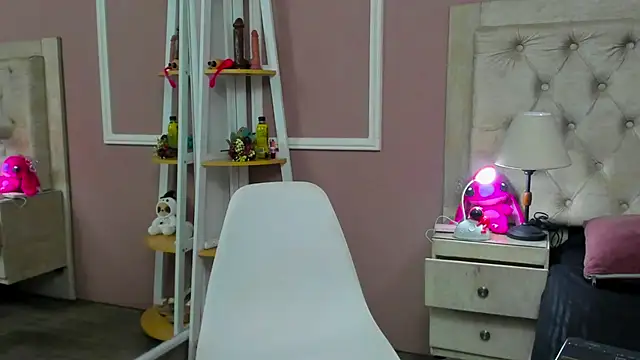 yiyisandoval online show from December 2025 07:44:01 PM