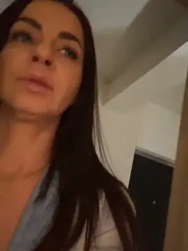 Roxanne Skye online show from September 2025 06:08:02 PM