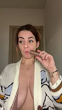 Roxanne Skye online show from November 2025 01:22:02 PM