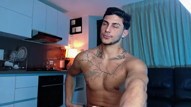 Snapshot of LeoCavalli_ chatting on October 2025 04:38:02 PM LeoCavalli online show from October 2025 04:38:02 PM