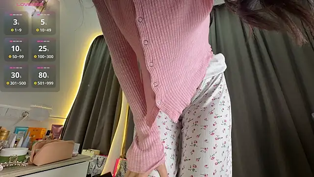 Snapshot of liuli_flower chatting on May 2026 09:44:02 PM liuli flower online show from May 2026 09:44:02 PM