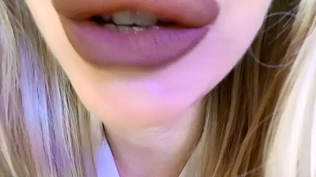 Snapshot of Politeeliza chatting on June 2026 08:45:01 PM Politeeliza online show from June 2026 08:45:01 PM
