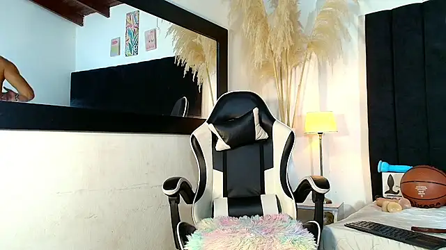 Snapshot of MaicolParker_ chatting on June 2026 12:30:01 PM MaicolParker online show from June 2026 12:30:01 PM
