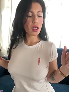 Mia salinass online show from September 2025 06:29:01 PM