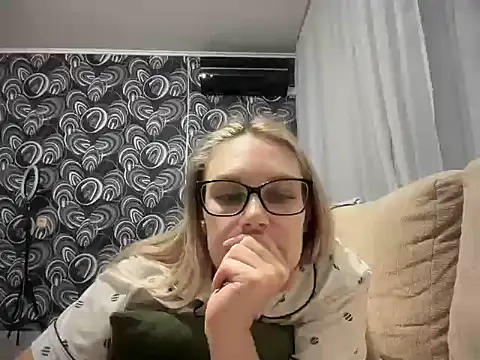 NikexPretty online show from October 2025 07:46:02 PM