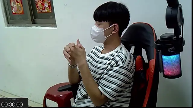 Snapshot of zhu000000 chatting on October 2025 04:56:02 AM zhu000000 online show from October 2025 04:56:02 AM