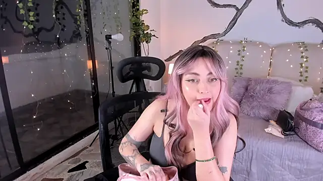 SarahCastro1  online show from November 2025 04:32:02 AM