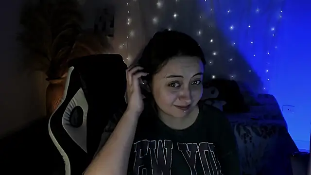 Snapshot of SarahCastro1_ chatting on May 2026 01:45:01 AM SarahCastro1 online show from May 2026 01:45:01 AM