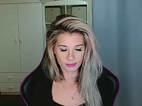 KristineGlow online show from November 2025 07:32:01 AM