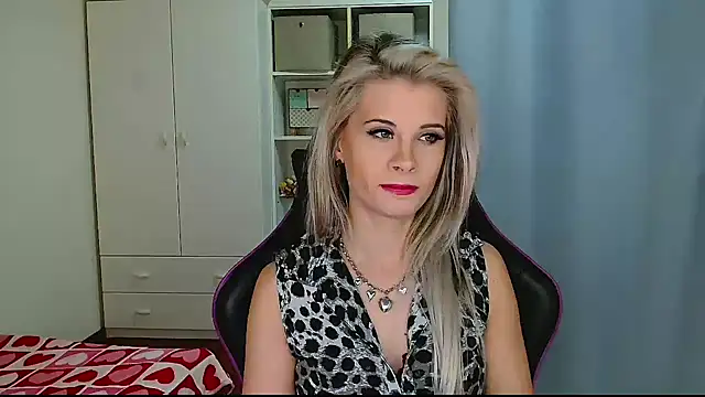 KristineGlow online show from February 2026 07:13:01 AM