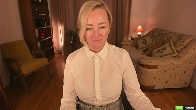 Snapshot of sexmom8 chatting on June 2026 01:53:02 PM sexmom8 online show from June 2026 01:53:02 PM