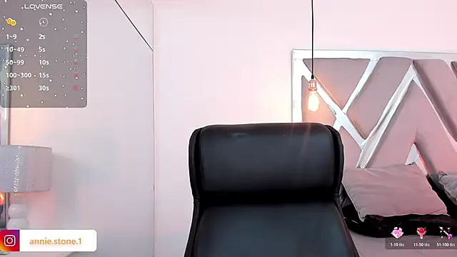 Snapshot of AnniEsstone chatting on November 2025 12:52:01 PM AnniEsstone online show from November 2025 12:52:01 PM