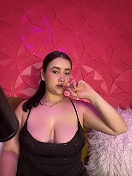 Pinkichloe online show from May 2026 02:44:01 PM