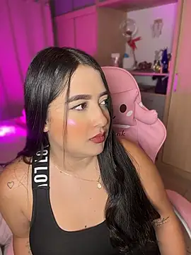 Emiily Moore1 online show from May 2026 11:44:01 PM
