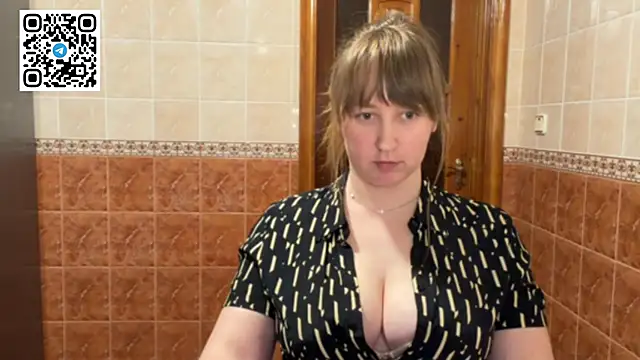 MaroonMoon  online show from April 2026 07:44:01 PM