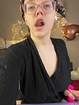 PollyVinice online show from February 2026 12:45:01 PM