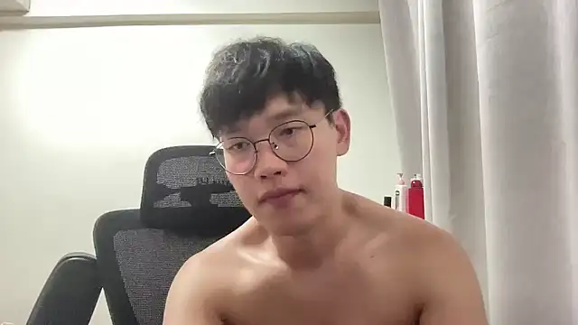 Snapshot of Passionatetwink2 chatting on July 2026 08:29:01 AM Passionatetwink2 online show from July 2026 08:29:01 AM