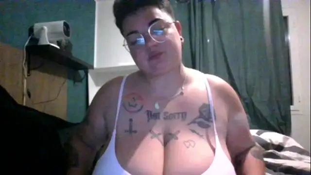 Snapshot of PirateXL chatting on May 2026 12:19:02 AM PirateXL online show from May 2026 12:19:02 AM