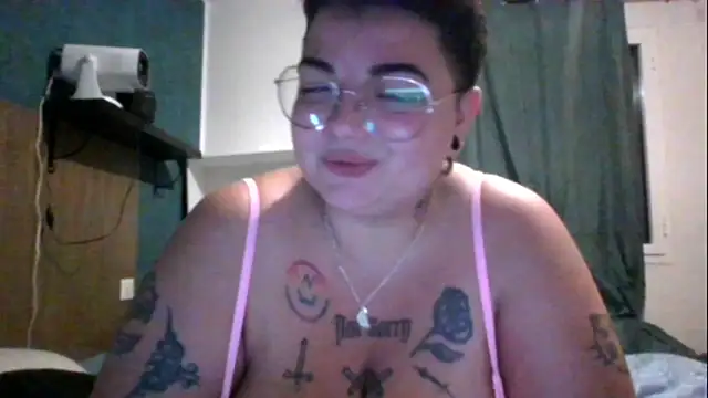 Snapshot of PirateXL chatting on May 2026 10:40:02 PM PirateXL online show from May 2026 10:40:02 PM