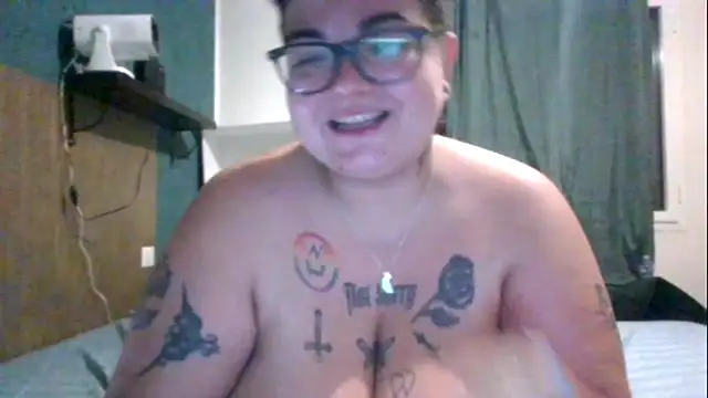 Snapshot of PirateXL chatting on May 2026 01:56:01 AM PirateXL online show from May 2026 01:56:01 AM