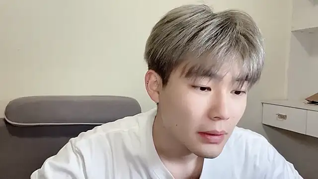 xiaoyang5200 online show from January 2026 03:06:02 PM