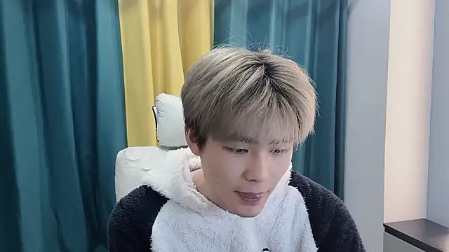 xiaoyang5200 online show from March 2026 03:05:02 PM