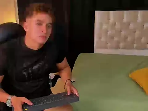 Snapshot of paull_george chatting on March 2026 03:00:01 PM paull george online show from March 2026 03:00:01 PM