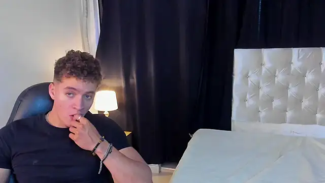 Snapshot of paull_george chatting on March 2026 03:45:01 PM paull george online show from March 2026 03:45:01 PM