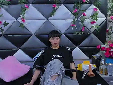 Bruno Cruzz online show from November 2025 02:43:02 AM