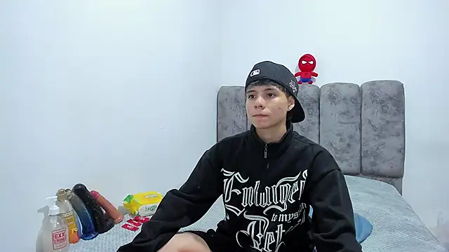 Snapshot of Bruno_Cruzz chatting on June 2026 01:32:01 AM Bruno Cruzz online show from June 2026 01:32:01 AM