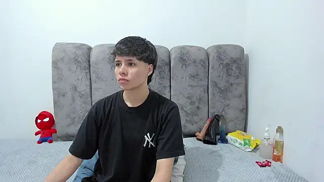 Snapshot of Bruno_Cruzz chatting on July 2026 02:32:01 AM Bruno Cruzz online show from July 2026 02:32:01 AM