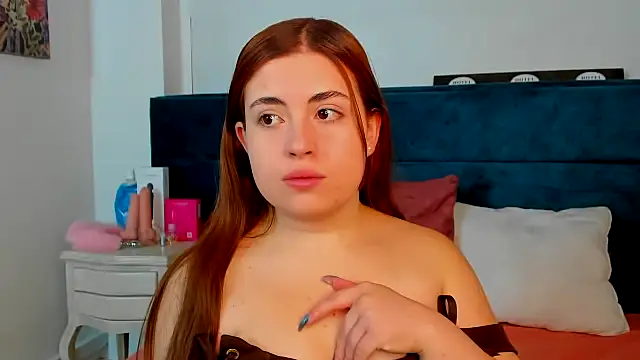 Snapshot of Vicluxxx chatting on February 2026 02:23:02 PM Vicluxxx online show from February 2026 02:23:02 PM