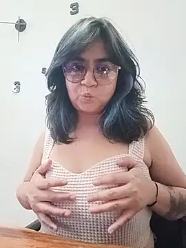 LylaVixxen online show from April 2026 05:06:01 PM