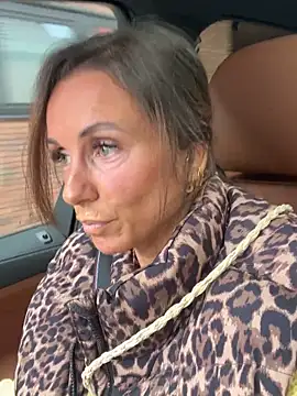 Justnani001 online show from September 2025 11:32:01 AM