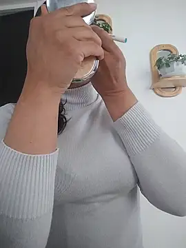 KittyHoleshot87 online show from April 2026 03:01:01 PM