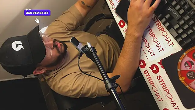 EstudioWCbogota online show from December 2025 10:52:01 PM