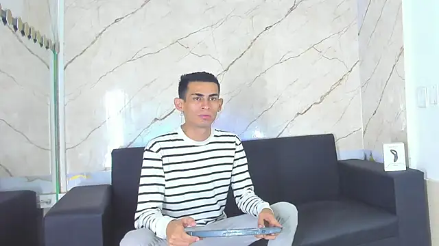 Snapshot of Golldens_Dreamss chatting on October 2025 07:44:02 PM Golldens Dreamss online show from October 2025 07:44:02 PM