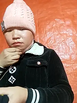 may-squirl online show from October 2025 06:21:01 AM