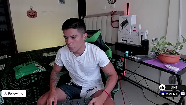 Snapshot of Jack_castell chatting on October 2025 12:34:02 PM Jack castell online show from October 2025 12:34:02 PM