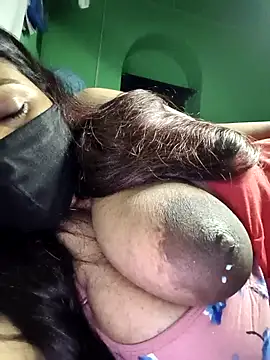 Snapshot of V-hot-swiet chatting on October 2025 11:35:01 PM V-hot-swiet online show from October 2025 11:35:01 PM