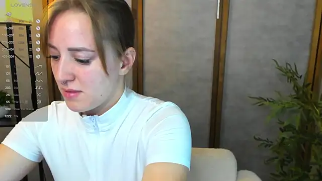 Alice Cire online show from October 2025 02:44:01 AM