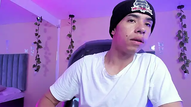 Muscle Scott online show from November 2025 01:04:02 PM